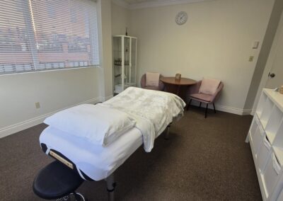Located on a 2nd floor - Suite 201-06